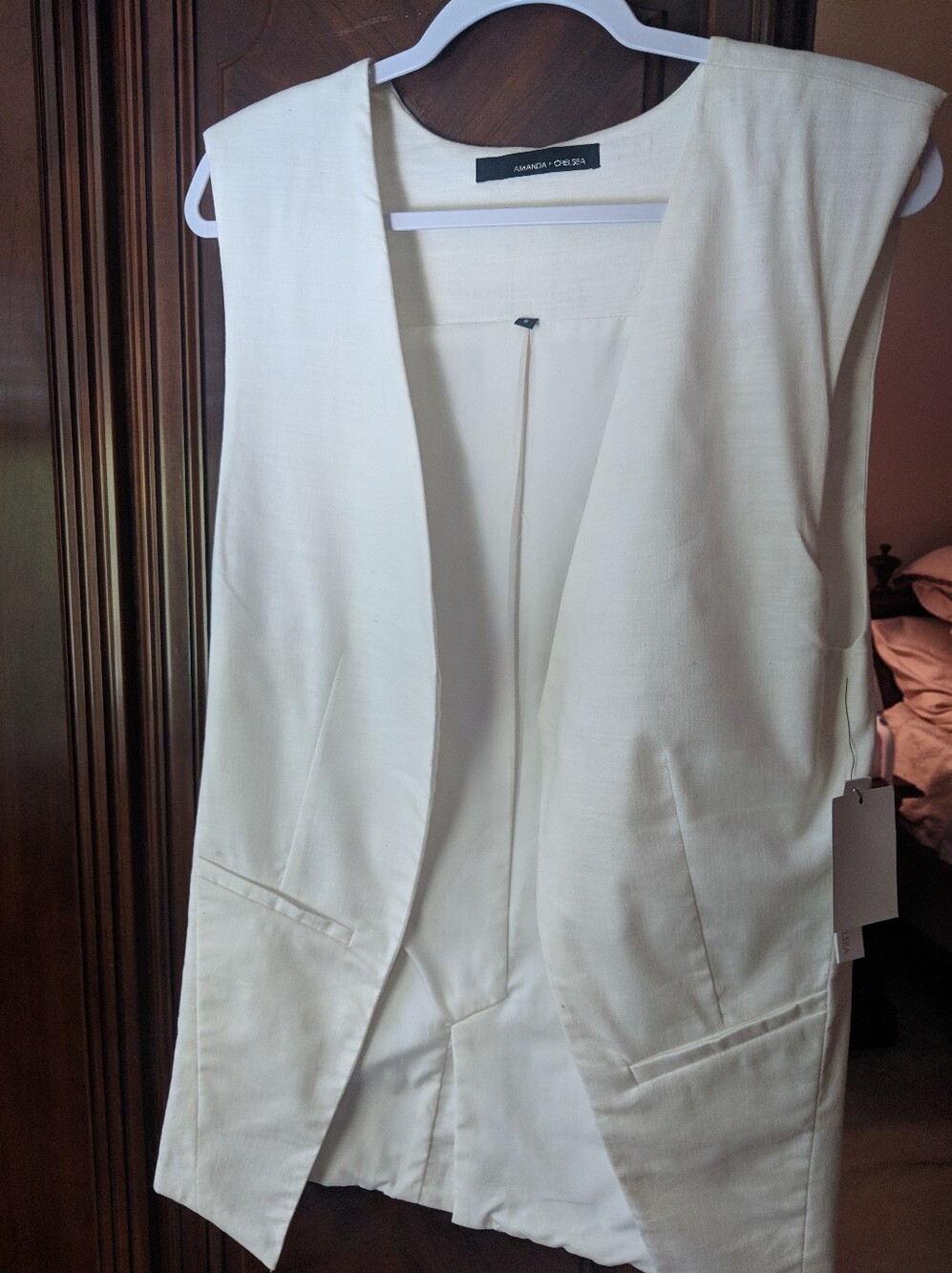 NWT Amanda and Chelsea Cream Sleeveless Vest